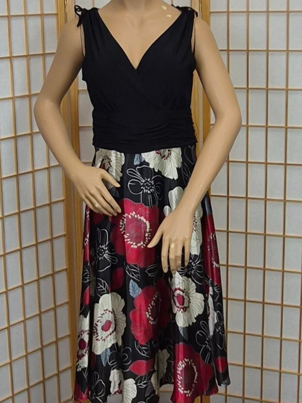 DJ Summers sleeveless black and red v-neck dress with floral pattern size 14